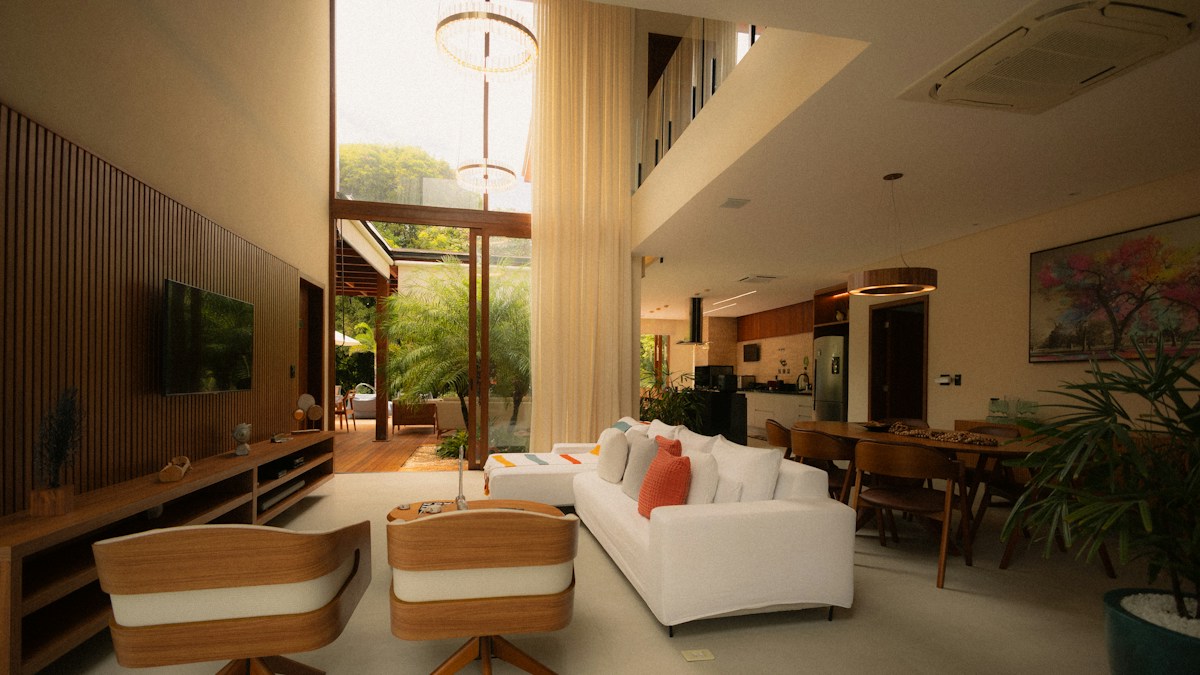 Ambiente residencial amplo com sala e cozinha integrada